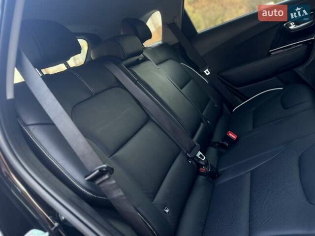 Черный Киа Niro, объемом двигателя 0 л и пробегом 68 тыс. км за 18750 $, фото 160 на Automoto.ua