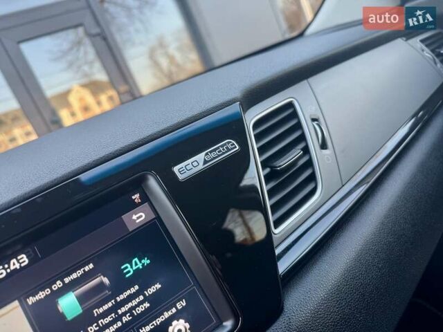Черный Киа Niro, объемом двигателя 0 л и пробегом 68 тыс. км за 18750 $, фото 124 на Automoto.ua