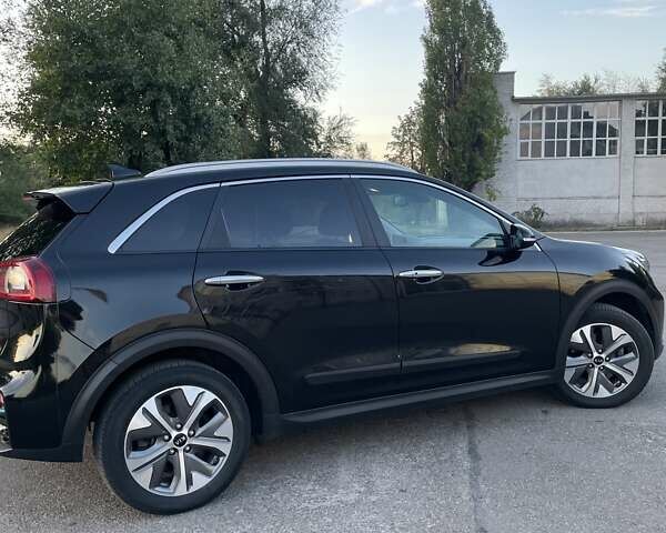 Черный Киа Niro, объемом двигателя 0 л и пробегом 155 тыс. км за 16500 $, фото 5 на Automoto.ua