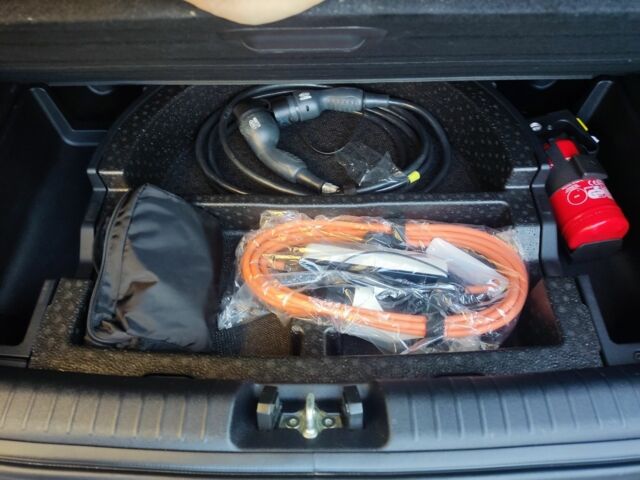 Чорний Кіа Niro, об'ємом двигуна 0 л та пробігом 121 тис. км за 19280 $, фото 6 на Automoto.ua