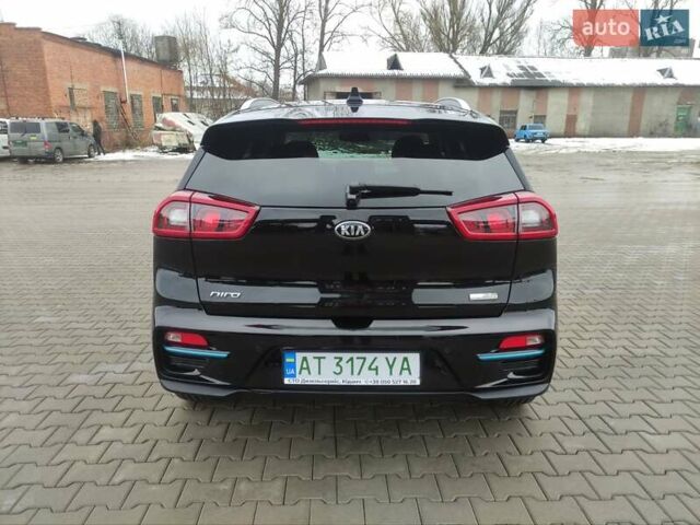 Чорний Кіа Niro, об'ємом двигуна 0 л та пробігом 165 тис. км за 16200 $, фото 5 на Automoto.ua