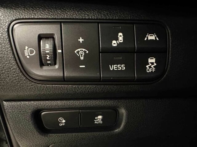 Чорний Кіа Niro, об'ємом двигуна 0 л та пробігом 155 тис. км за 13700 $, фото 12 на Automoto.ua