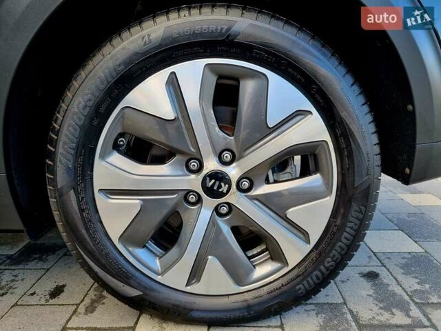 Черный Киа Niro, объемом двигателя 0 л и пробегом 89 тыс. км за 19899 $, фото 98 на Automoto.ua