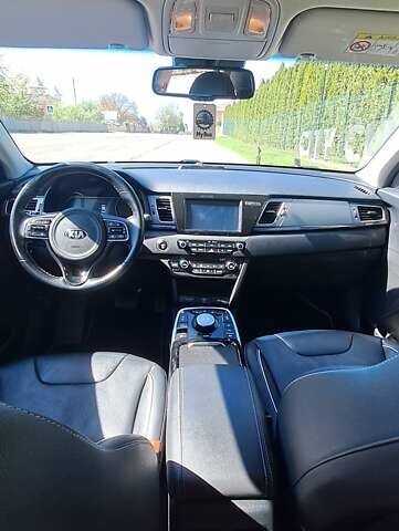 Черный Киа Niro, объемом двигателя 0 л и пробегом 145 тыс. км за 17950 $, фото 3 на Automoto.ua