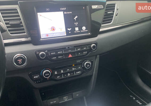 Чорний Кіа Niro, об'ємом двигуна 0 л та пробігом 159 тис. км за 17999 $, фото 10 на Automoto.ua