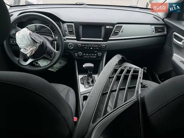 Черный Киа Niro, объемом двигателя 1.6 л и пробегом 233 тыс. км за 8400 $, фото 12 на Automoto.ua