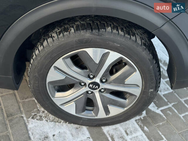 Черный Киа Niro, объемом двигателя 0 л и пробегом 102 тыс. км за 16499 $, фото 13 на Automoto.ua