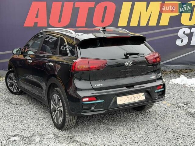 Чорний Кіа Niro, об'ємом двигуна 0 л та пробігом 165 тис. км за 18800 $, фото 3 на Automoto.ua