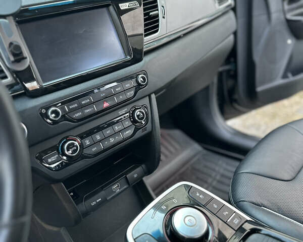Черный Киа Niro, объемом двигателя 0 л и пробегом 94 тыс. км за 18600 $, фото 40 на Automoto.ua