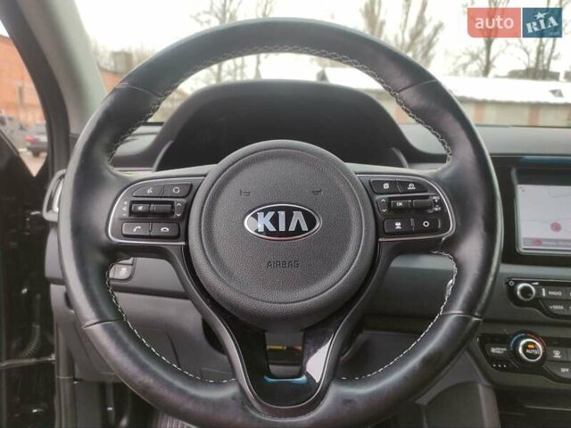 Чорний Кіа Niro, об'ємом двигуна 0 л та пробігом 165 тис. км за 16200 $, фото 28 на Automoto.ua