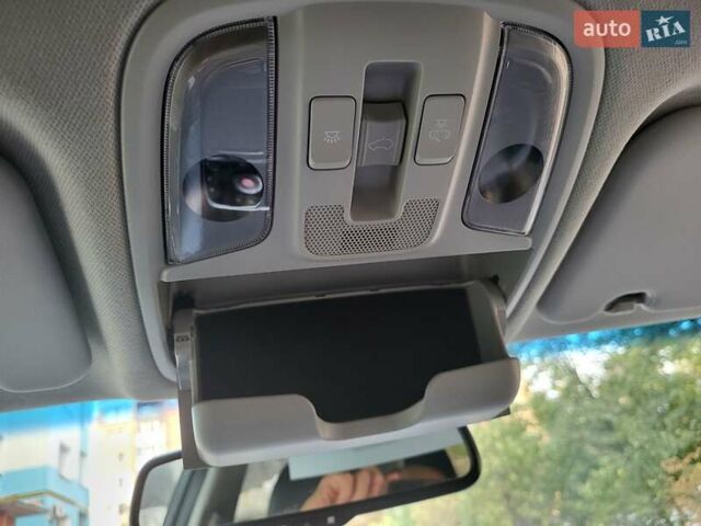 Черный Киа Niro, объемом двигателя 0 л и пробегом 124 тыс. км за 19000 $, фото 20 на Automoto.ua