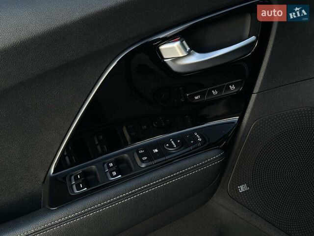 Чорний Кіа Niro, об'ємом двигуна 0 л та пробігом 93 тис. км за 18700 $, фото 37 на Automoto.ua