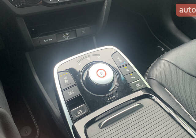 Чорний Кіа Niro, об'ємом двигуна 0 л та пробігом 159 тис. км за 17999 $, фото 11 на Automoto.ua