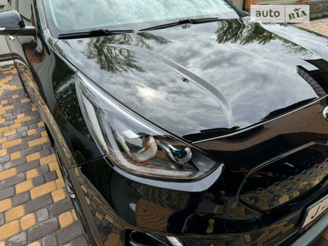 Чорний Кіа Niro, об'ємом двигуна 0 л та пробігом 112 тис. км за 19600 $, фото 4 на Automoto.ua