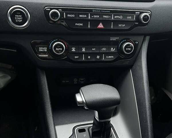 Черный Киа Niro, объемом двигателя 1.6 л и пробегом 233 тыс. км за 8400 $, фото 11 на Automoto.ua