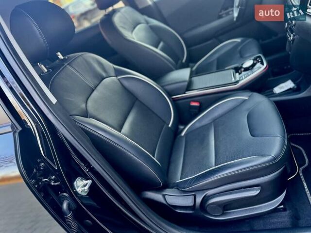 Черный Киа Niro, объемом двигателя 0 л и пробегом 68 тыс. км за 18750 $, фото 153 на Automoto.ua
