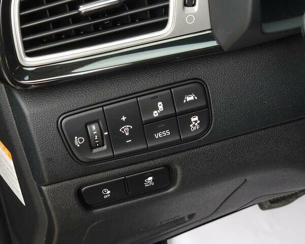 Черный Киа Niro, объемом двигателя 0 л и пробегом 113 тыс. км за 18200 $, фото 13 на Automoto.ua