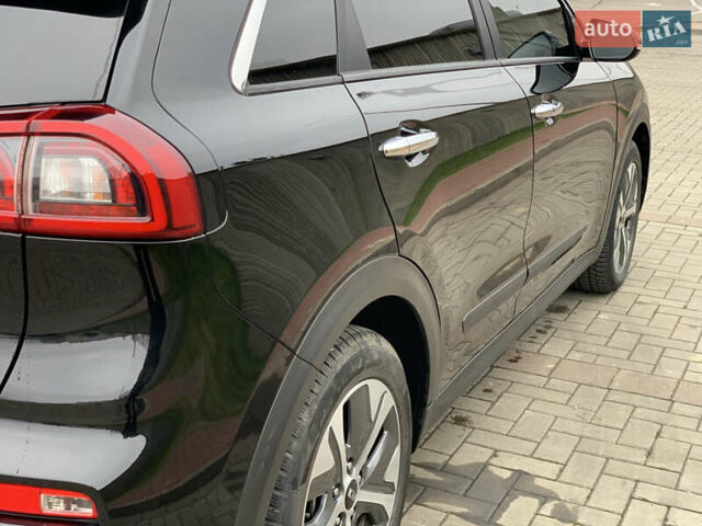 Чорний Кіа Niro, об'ємом двигуна 0 л та пробігом 159 тис. км за 17999 $, фото 17 на Automoto.ua