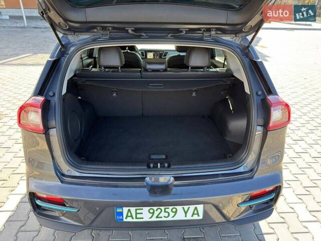 Чорний Кіа Niro, об'ємом двигуна 0 л та пробігом 137 тис. км за 22000 $, фото 17 на Automoto.ua