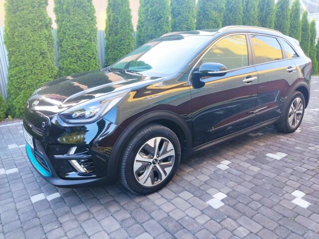 Чорний Кіа Niro, об'ємом двигуна 0 л та пробігом 121 тис. км за 19280 $, фото 3 на Automoto.ua