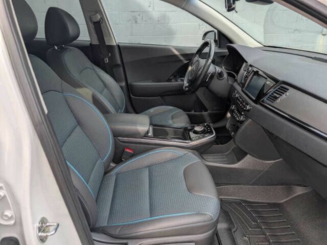 Чорний Кіа Niro, об'ємом двигуна 0 л та пробігом 39 тис. км за 11800 $, фото 7 на Automoto.ua