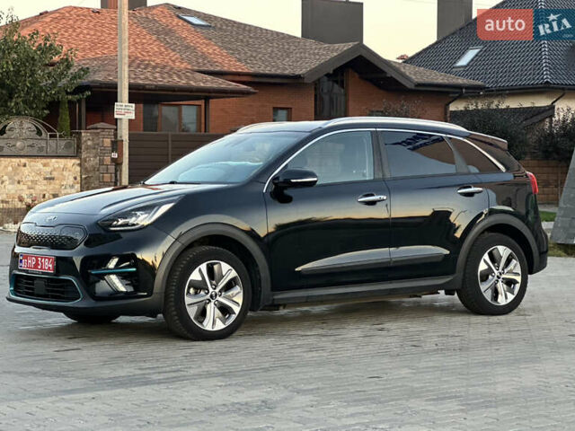 Чорний Кіа Niro, об'ємом двигуна 0 л та пробігом 93 тис. км за 18700 $, фото 5 на Automoto.ua