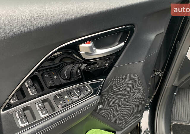 Чорний Кіа Niro, об'ємом двигуна 0 л та пробігом 159 тис. км за 17999 $, фото 24 на Automoto.ua