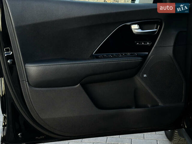 Чорний Кіа Niro, об'ємом двигуна 0 л та пробігом 93 тис. км за 18700 $, фото 36 на Automoto.ua