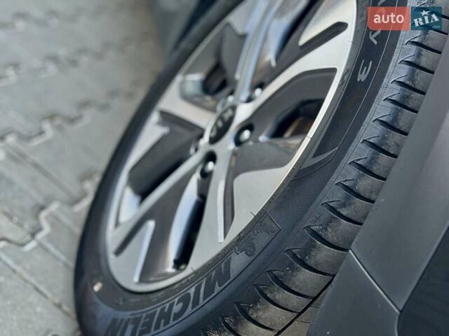 Черный Киа Niro, объемом двигателя 0 л и пробегом 68 тыс. км за 18750 $, фото 68 на Automoto.ua
