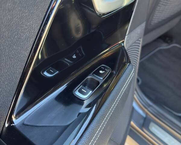 Чорний Кіа Niro, об'ємом двигуна 0 л та пробігом 137 тис. км за 22000 $, фото 13 на Automoto.ua