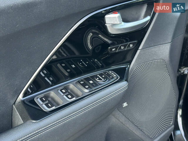 Черный Киа Niro, объемом двигателя 0 л и пробегом 147 тыс. км за 17800 $, фото 16 на Automoto.ua