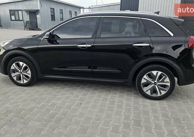 Чорний Кіа Niro, об'ємом двигуна 0 л та пробігом 120 тис. км за 21500 $, фото 7 на Automoto.ua