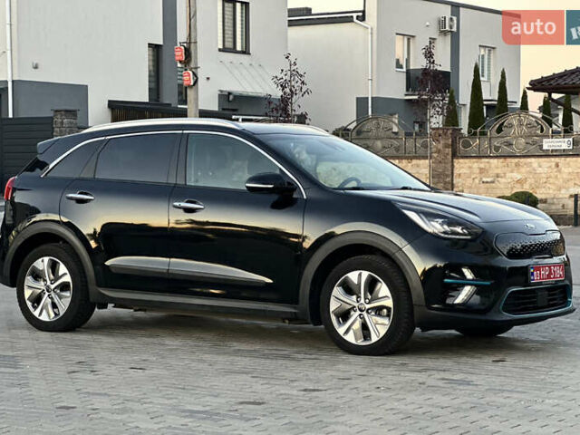Чорний Кіа Niro, об'ємом двигуна 0 л та пробігом 93 тис. км за 18700 $, фото 16 на Automoto.ua