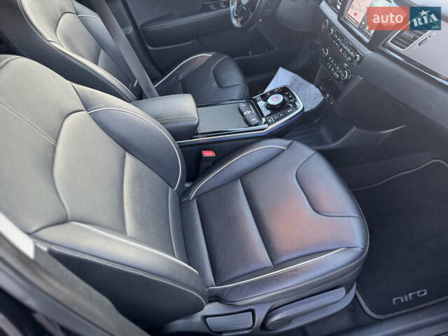 Черный Киа Niro, объемом двигателя 0 л и пробегом 102 тыс. км за 16499 $, фото 17 на Automoto.ua