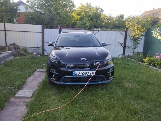 Чорний Кіа Niro, об'ємом двигуна 0 л та пробігом 90 тис. км за 16800 $, фото 2 на Automoto.ua