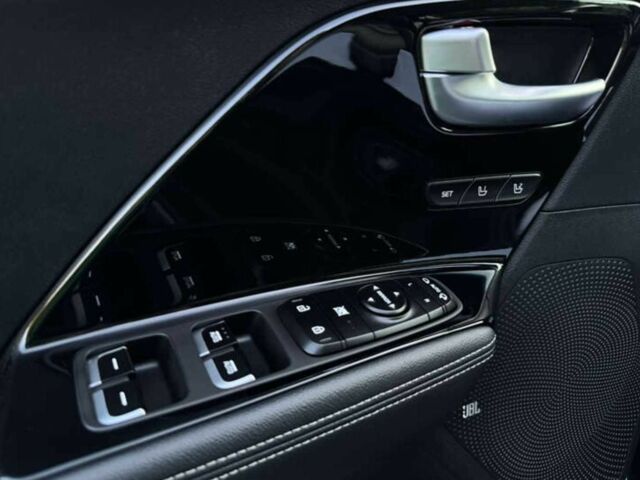 Чорний Кіа Niro, об'ємом двигуна 0 л та пробігом 111 тис. км за 16900 $, фото 6 на Automoto.ua