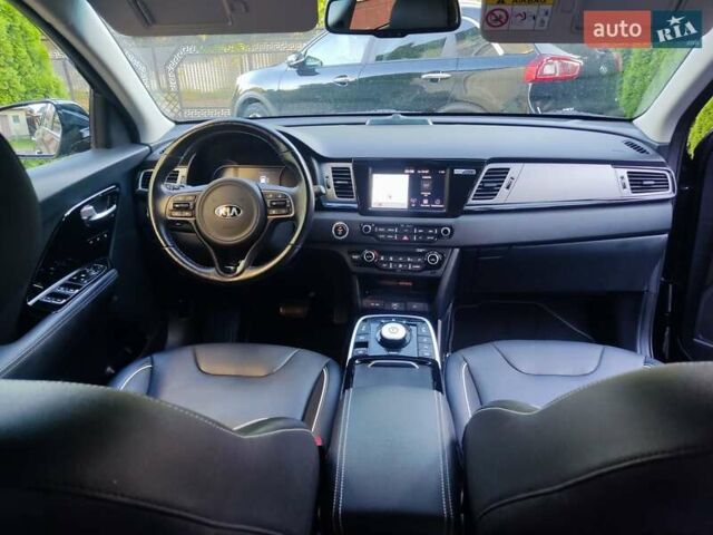 Черный Киа Niro, объемом двигателя 0 л и пробегом 140 тыс. км за 18879 $, фото 2 на Automoto.ua