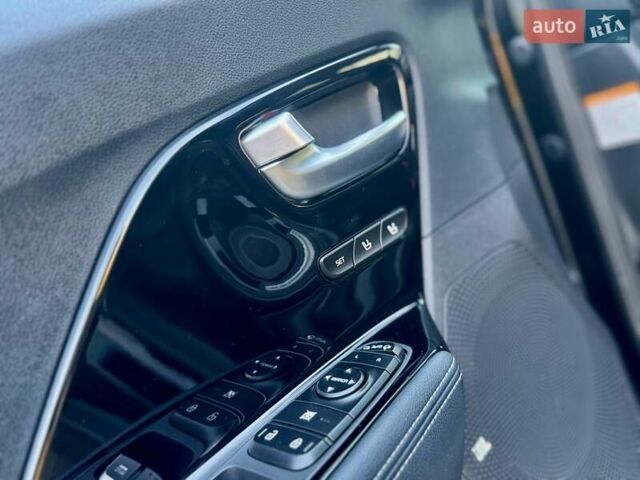 Черный Киа Niro, объемом двигателя 0 л и пробегом 68 тыс. км за 18750 $, фото 98 на Automoto.ua