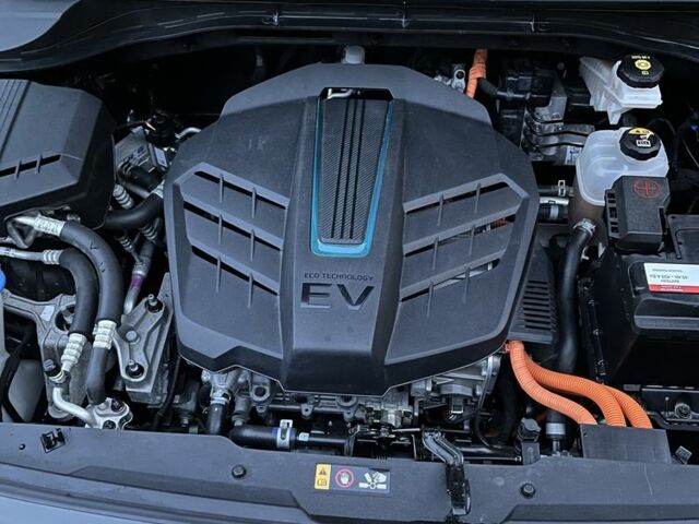 Чорний Кіа Niro, об'ємом двигуна 0 л та пробігом 105 тис. км за 17999 $, фото 6 на Automoto.ua