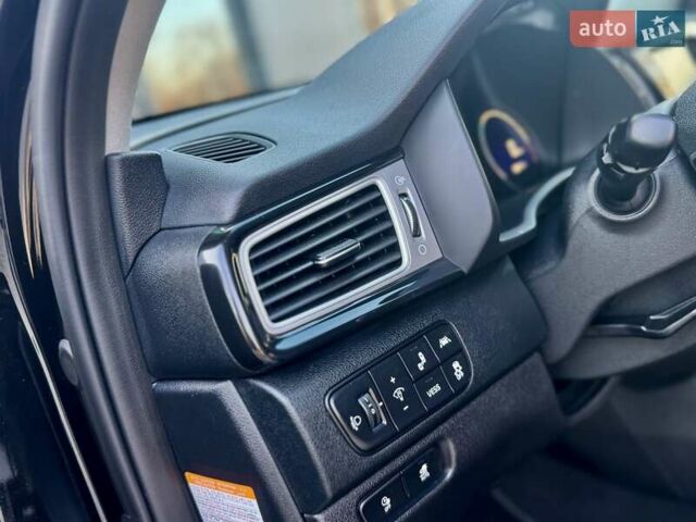 Черный Киа Niro, объемом двигателя 0 л и пробегом 68 тыс. км за 18750 $, фото 107 на Automoto.ua