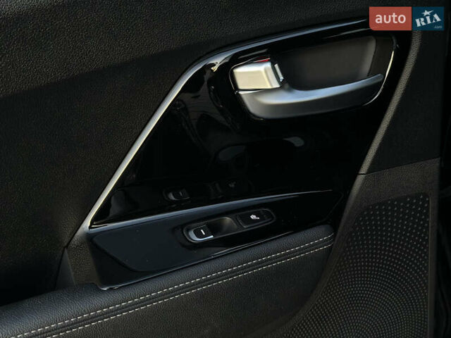 Чорний Кіа Niro, об'ємом двигуна 0 л та пробігом 93 тис. км за 18700 $, фото 46 на Automoto.ua