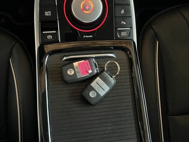 Чорний Кіа Niro, об'ємом двигуна 0 л та пробігом 141 тис. км за 17400 $, фото 7 на Automoto.ua