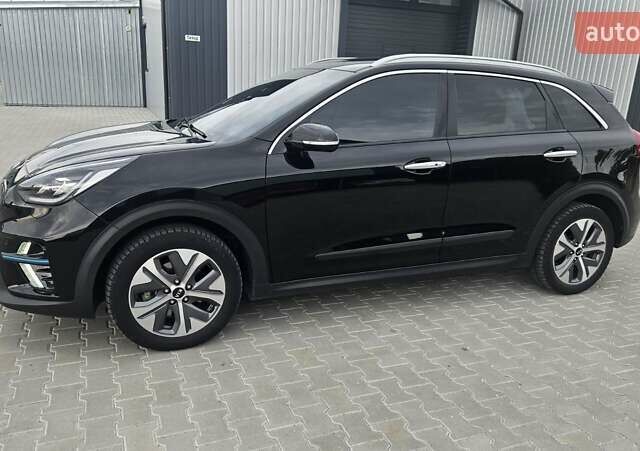 Чорний Кіа Niro, об'ємом двигуна 0 л та пробігом 120 тис. км за 21500 $, фото 13 на Automoto.ua