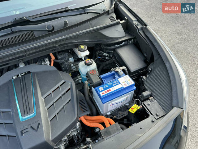 Черный Киа Niro, объемом двигателя 0 л и пробегом 148 тыс. км за 17500 $, фото 55 на Automoto.ua