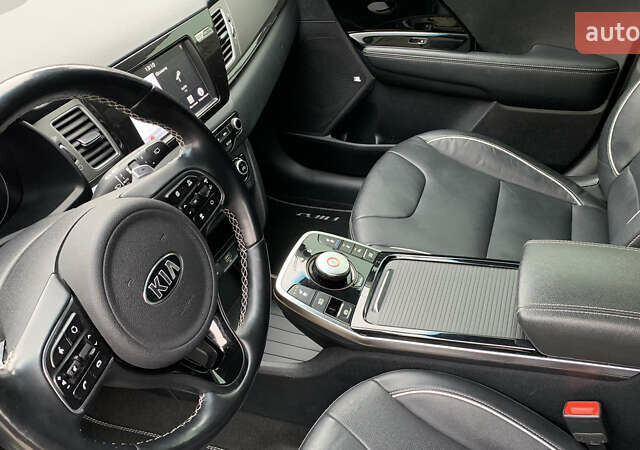Чорний Кіа Niro, об'ємом двигуна 0 л та пробігом 159 тис. км за 17999 $, фото 25 на Automoto.ua