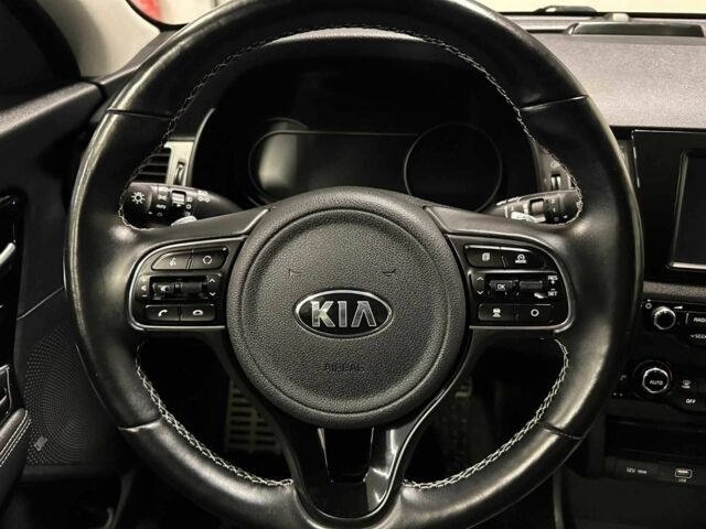 Чорний Кіа Niro, об'ємом двигуна 0 л та пробігом 155 тис. км за 13700 $, фото 6 на Automoto.ua