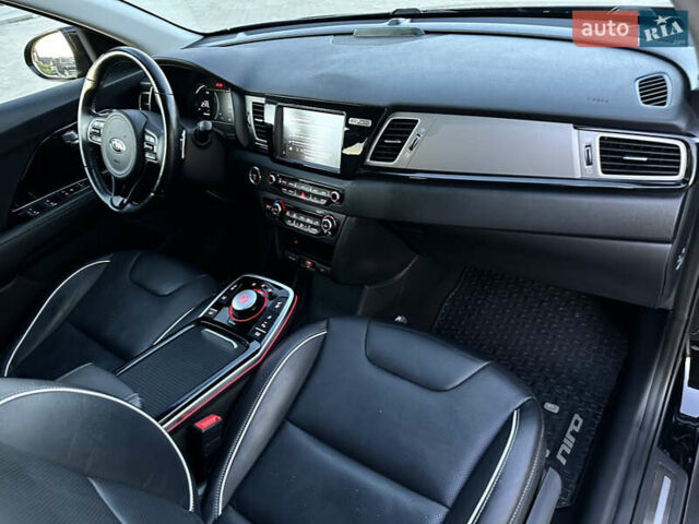 Чорний Кіа Niro, об'ємом двигуна 0 л та пробігом 93 тис. км за 18700 $, фото 70 на Automoto.ua