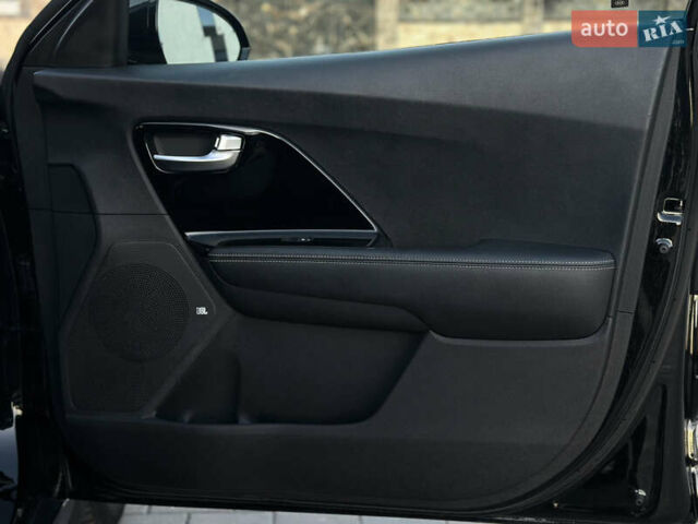 Чорний Кіа Niro, об'ємом двигуна 0 л та пробігом 93 тис. км за 18700 $, фото 66 на Automoto.ua