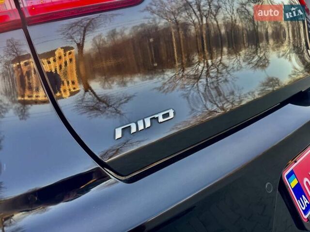 Черный Киа Niro, объемом двигателя 0 л и пробегом 68 тыс. км за 18750 $, фото 66 на Automoto.ua