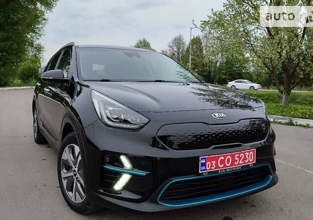 Чорний Кіа Niro, об'ємом двигуна 0 л та пробігом 105 тис. км за 19499 $, фото 3 на Automoto.ua